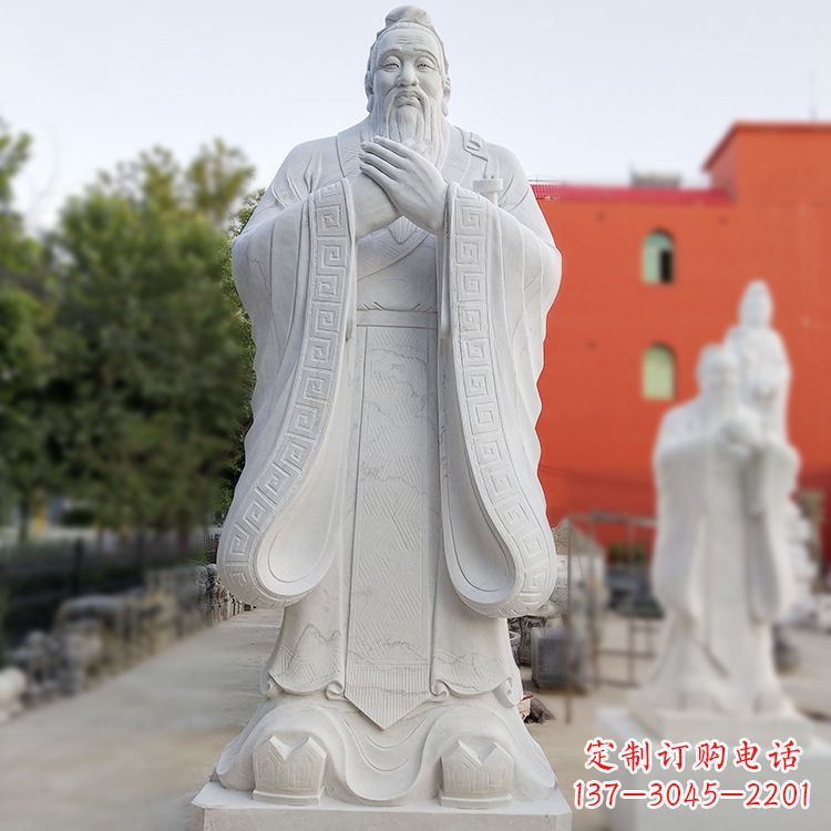 聊城孔子雕像佩剑