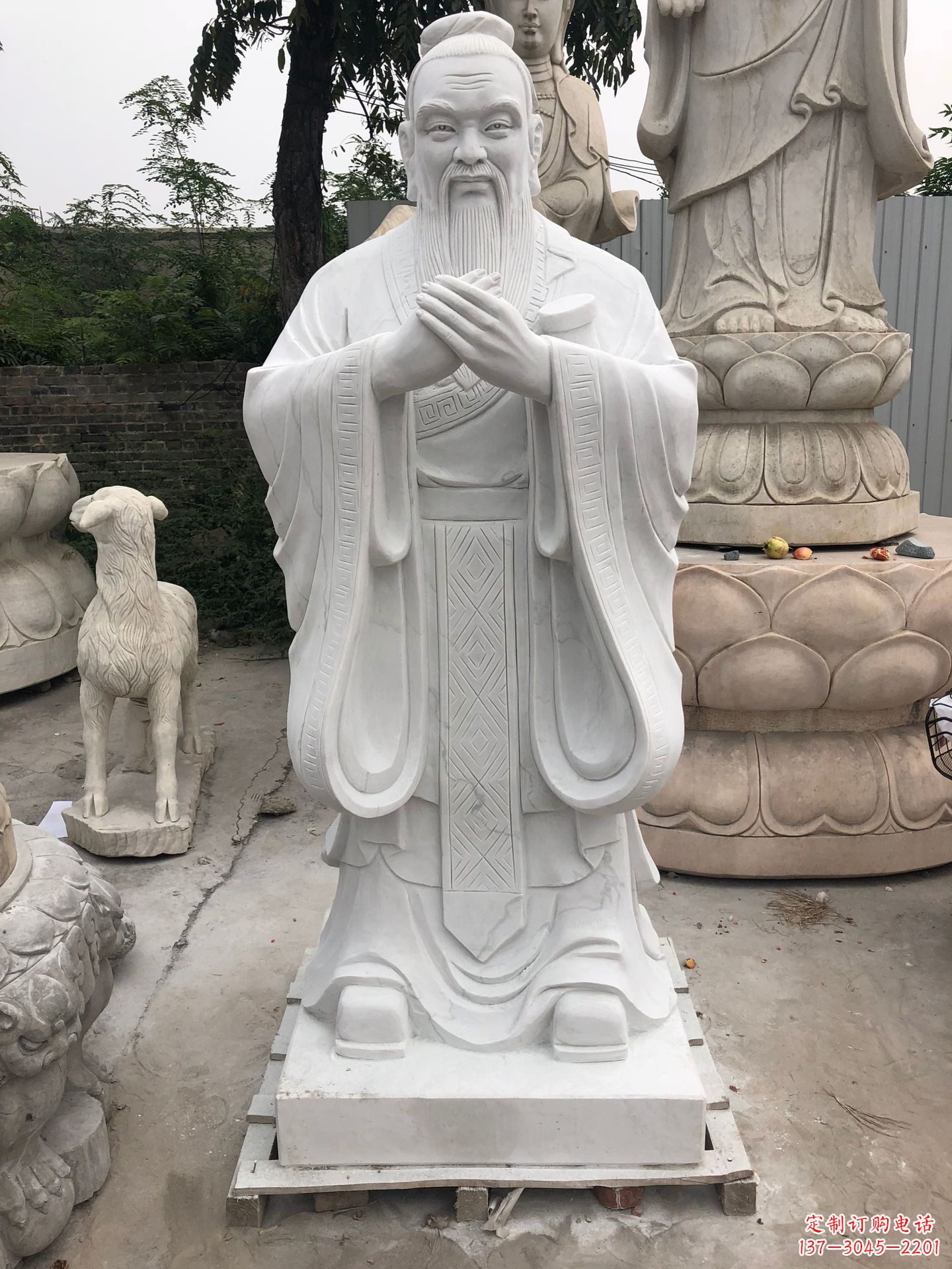 聊城孔子人物铜雕塑