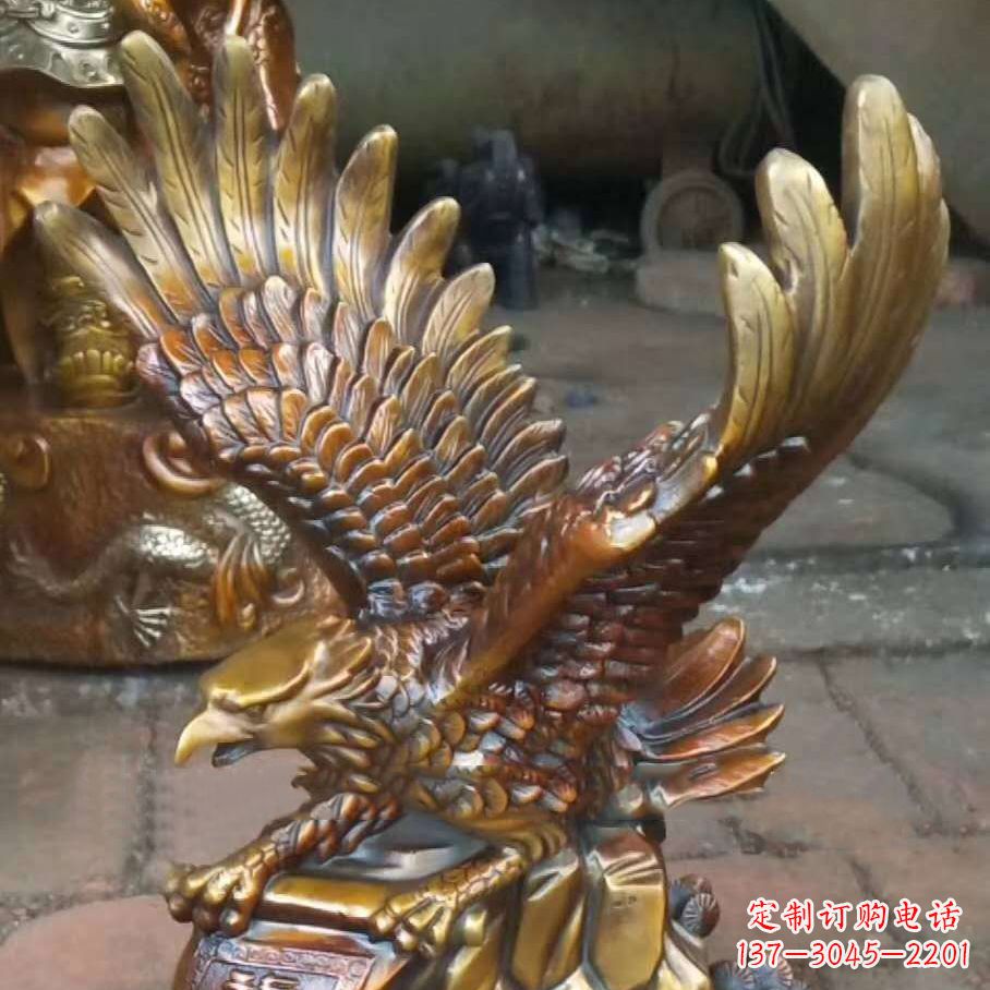 聊城雕塑精灵:翱翔于天际的老鹰雕塑