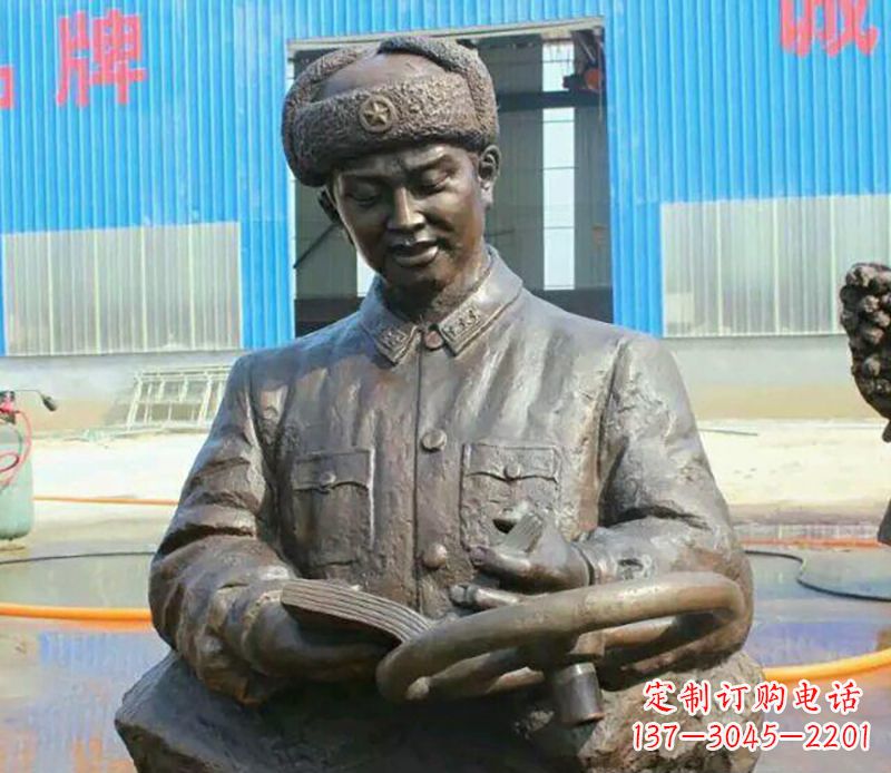 聊城向雷锋致敬！郑州中领雕塑出品：雷锋铜雕