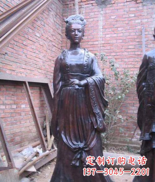 聊城汹涌波澜中的李清照雕塑