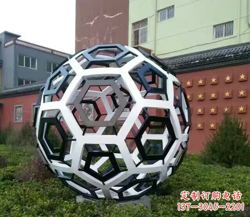 聊城中领雕塑定制足球公园不锈钢雕塑