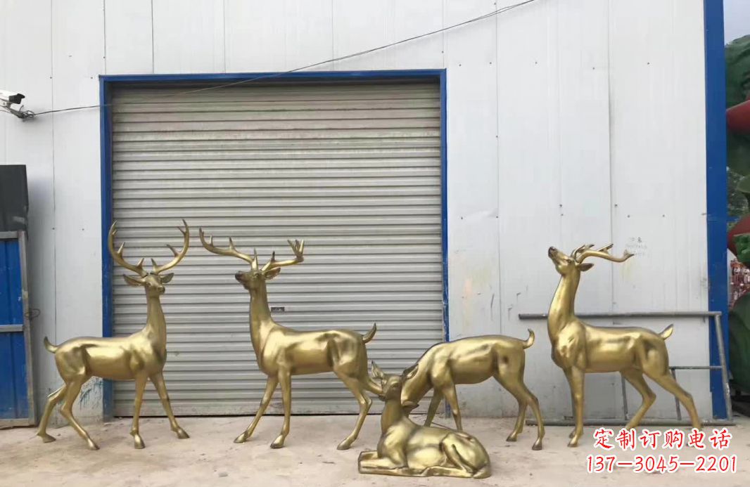 聊城产自中领雕塑的手工鹿群铜雕塑,是一款以鹿…
