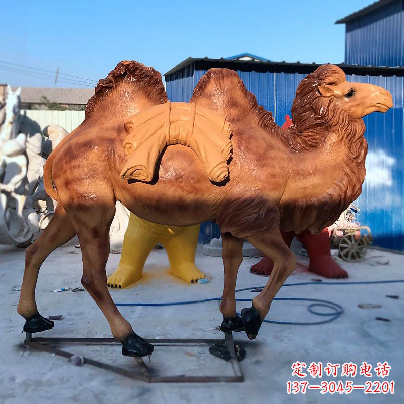 聊城骆驼玻璃钢仿真雕塑