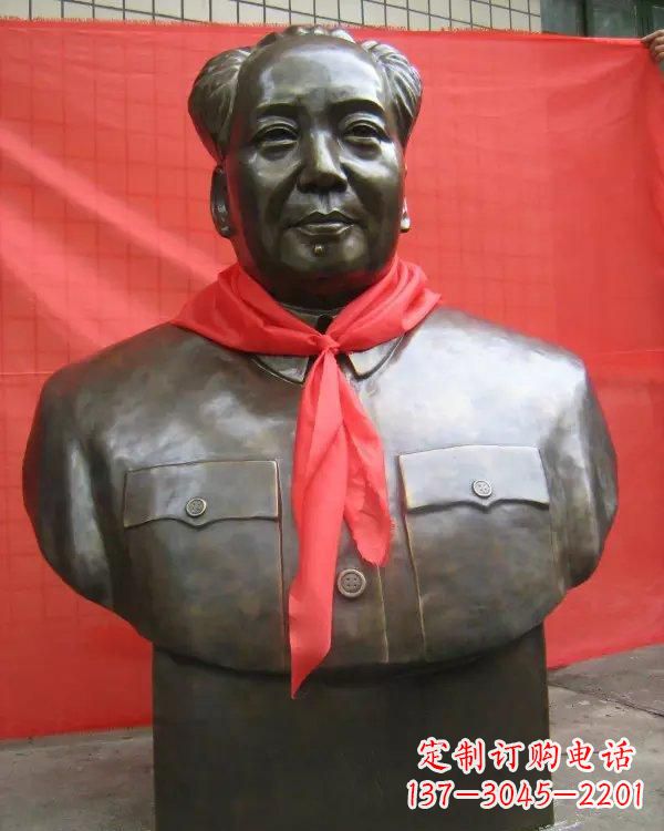 聊城毛主席铜雕像,见证历史的瞬间