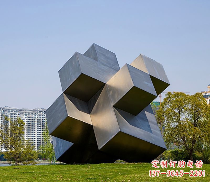 聊城童年回忆,用魔方不锈钢雕塑激发梦想