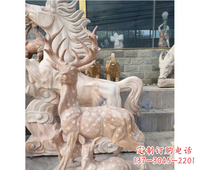 聊城展现自然风采的梅花鹿石雕