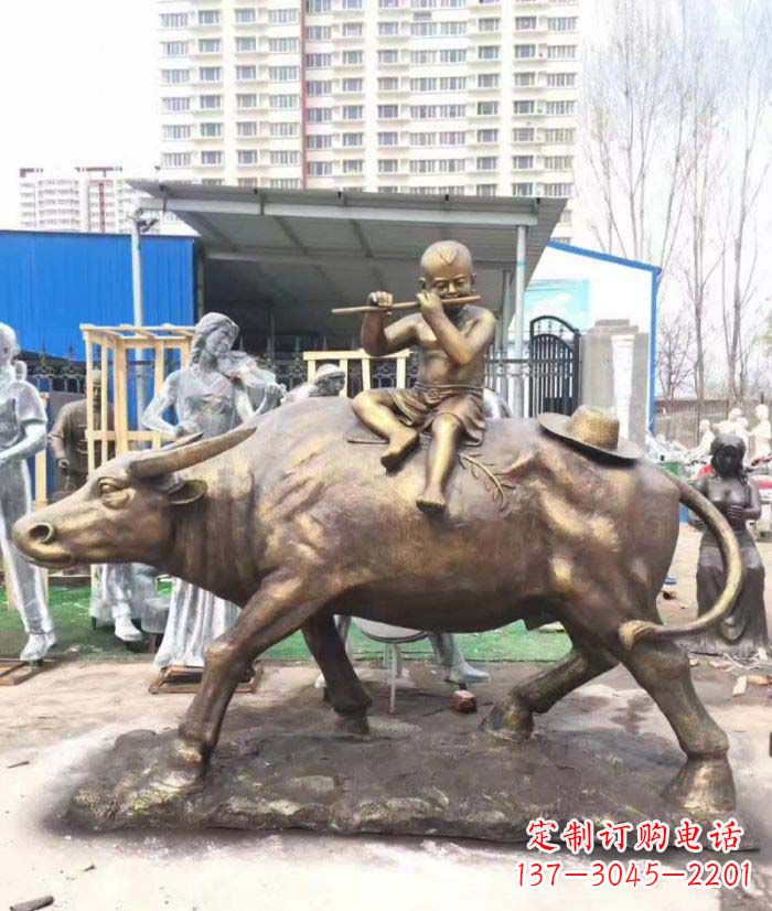 聊城专为儿童量身定制的牧童骑在牛背吹笛铜雕