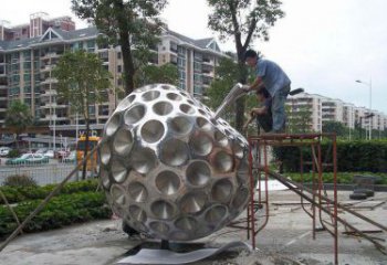 聊城精心打造的街边苹果雕塑