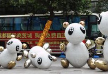 聊城中领雕塑：优雅的不锈钢抽象熊猫雕塑