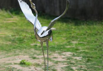 聊城高端定制丹顶鹤展翅不锈钢雕塑