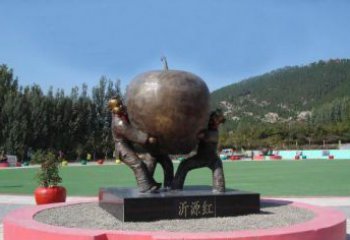 聊城苹果融入两岁小孩的生活——公园铜雕