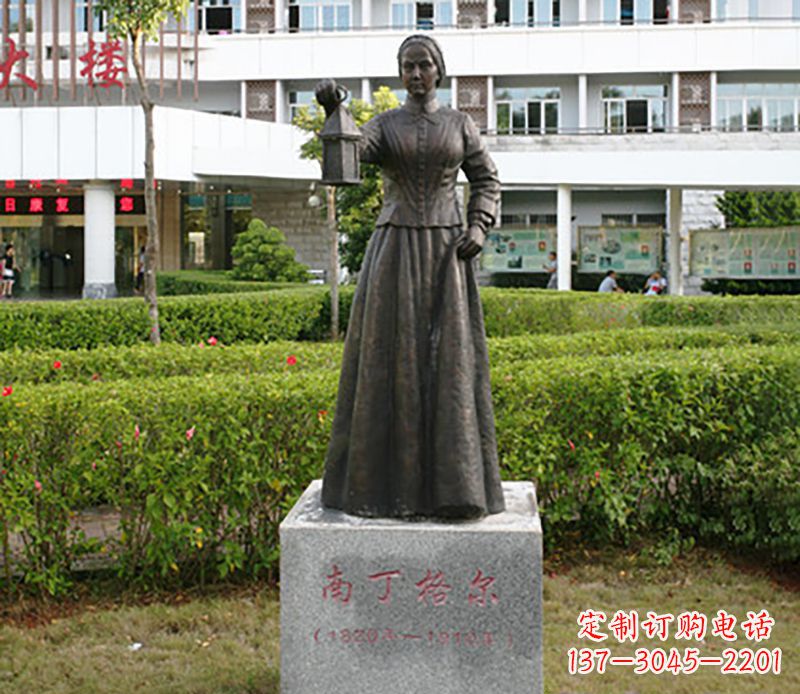 聊城静谧中的南丁格尔铜雕