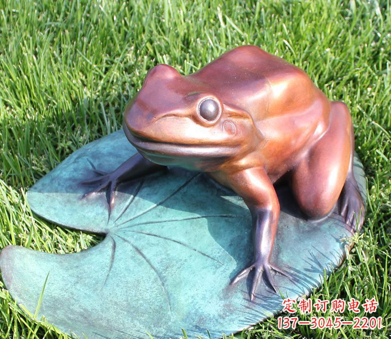 聊城复古古典之美,荷叶青蛙雕塑
