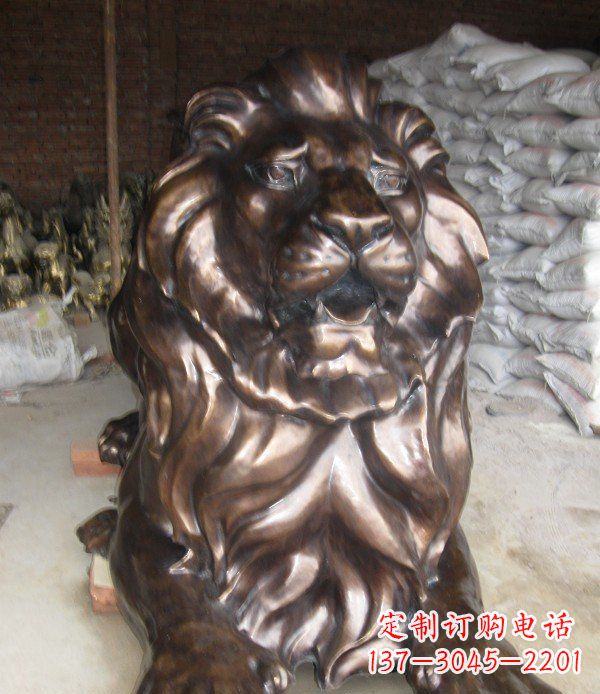 聊城趴着的西洋狮子铜雕 (2)