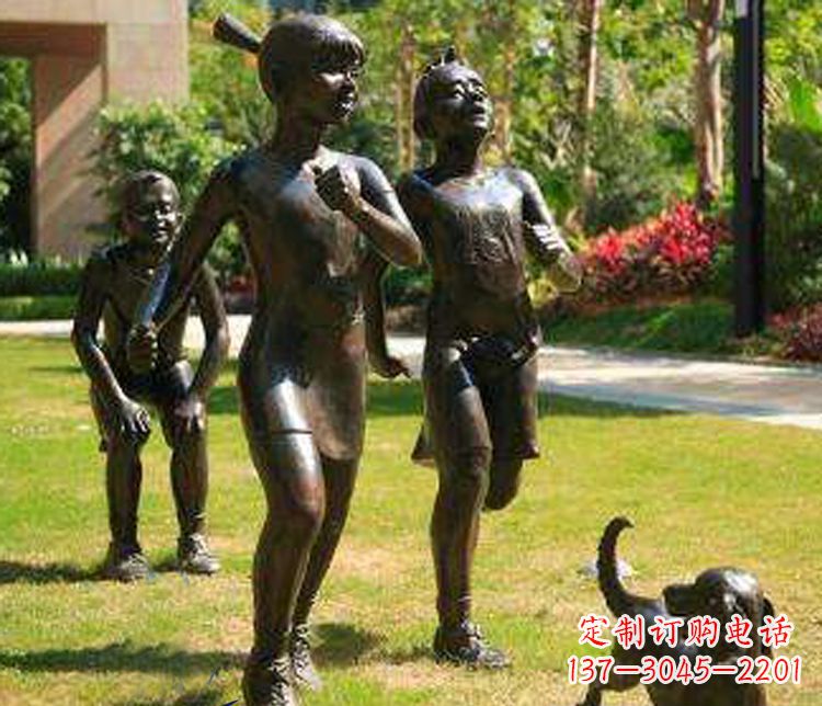 聊城跑步遛狗的儿童铜雕