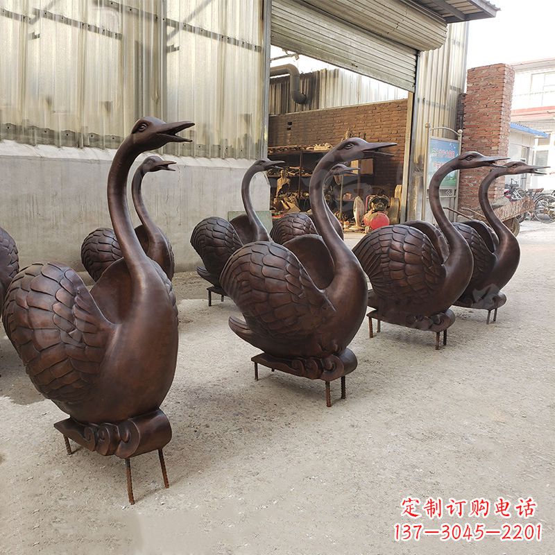 聊城中领雕塑天鹅铜雕是一款精美的艺术作品,既…