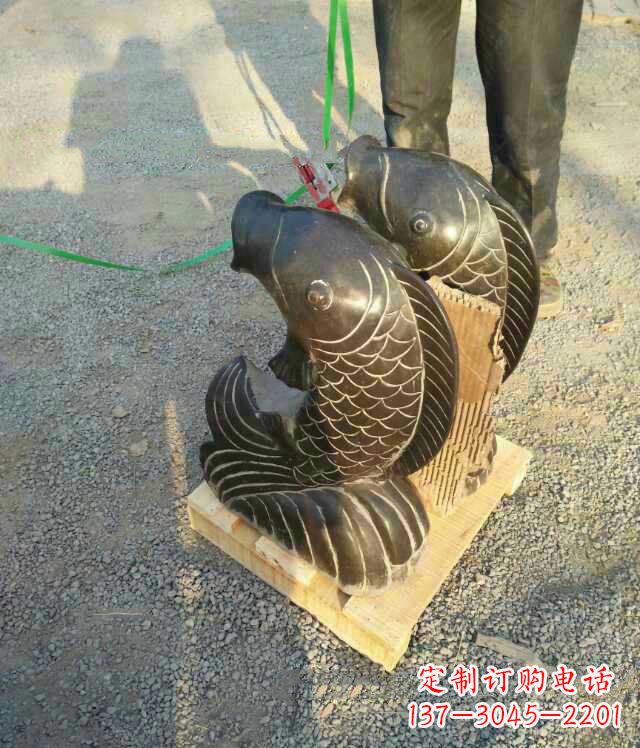 聊城喷水鱼动物铜雕