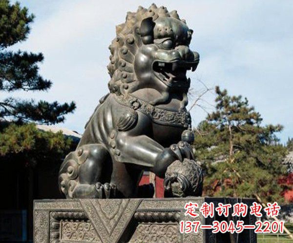 聊城完美融合中西文化的铜狮子雕塑