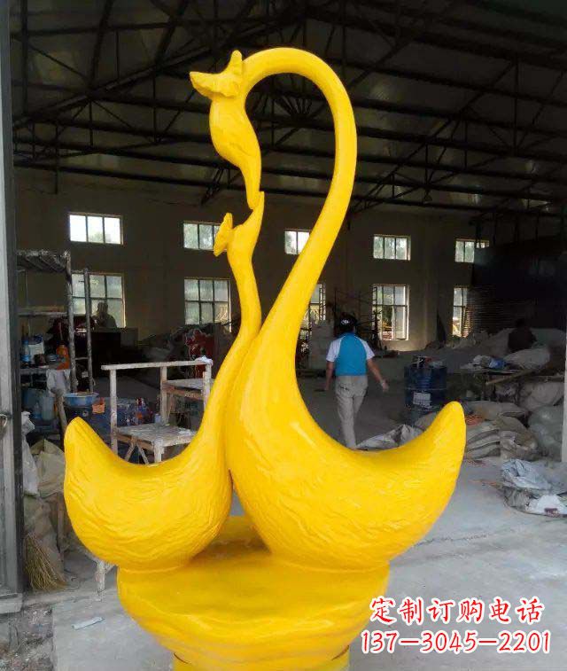 聊城精致的天鹅玻璃钢雕塑