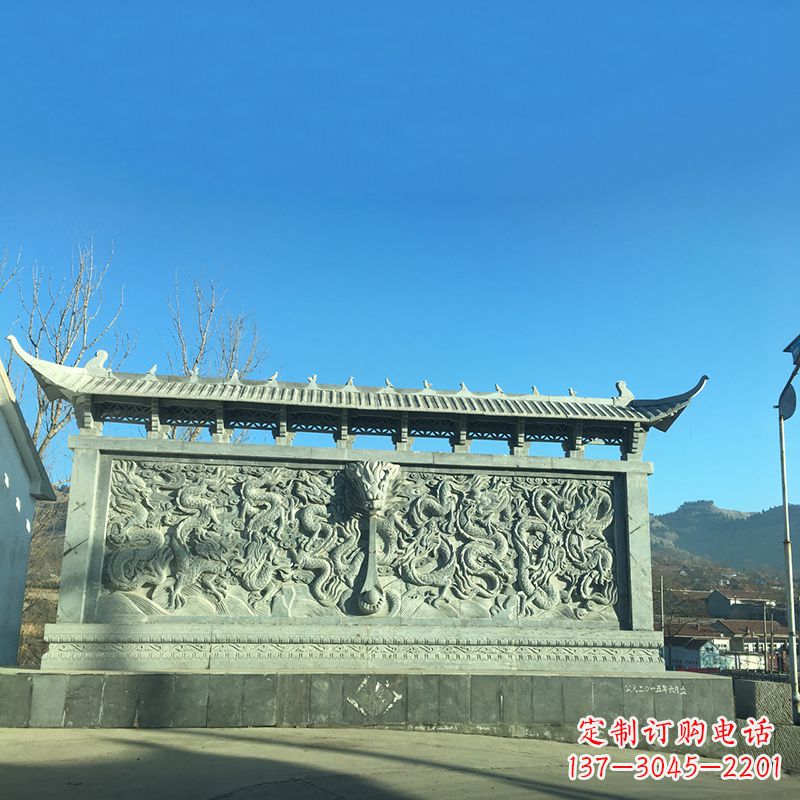 聊城青石九龙壁,精美雕塑饰衬城市广场