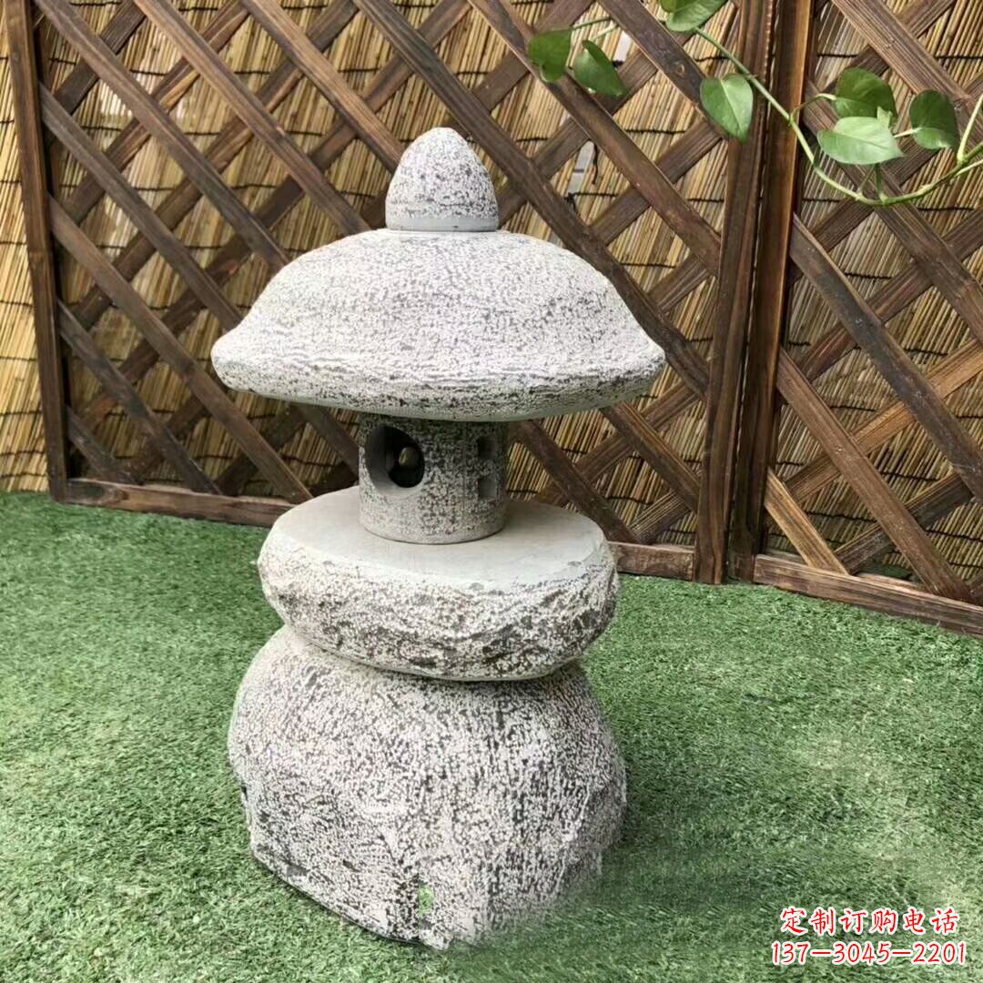 聊城青石仿古灯笼雕塑,实现仿古风格的彰显