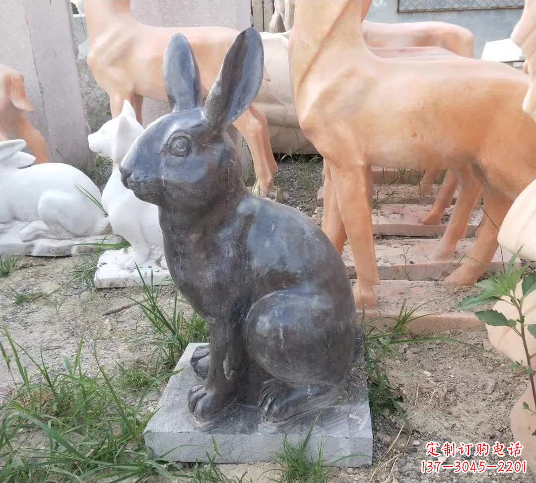 聊城青石公园兔子雕塑