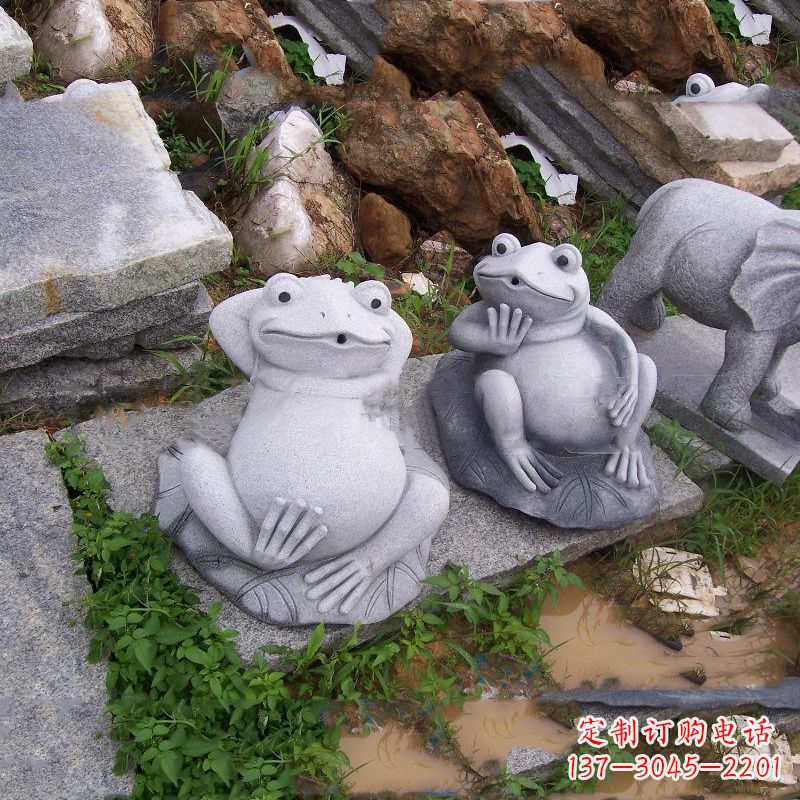 聊城别具一格的青石青蛙喷水雕塑