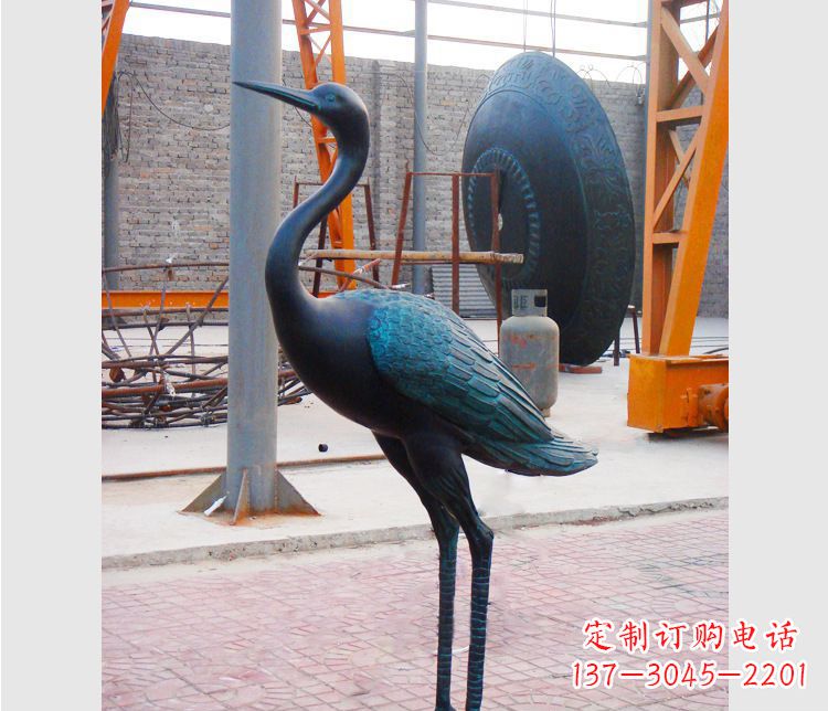 聊城青铜仙鹤雕塑:展现古典和谐之美