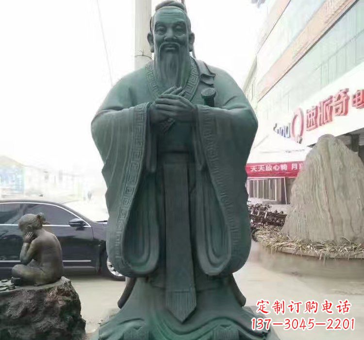 聊城精美的青铜孔子雕像