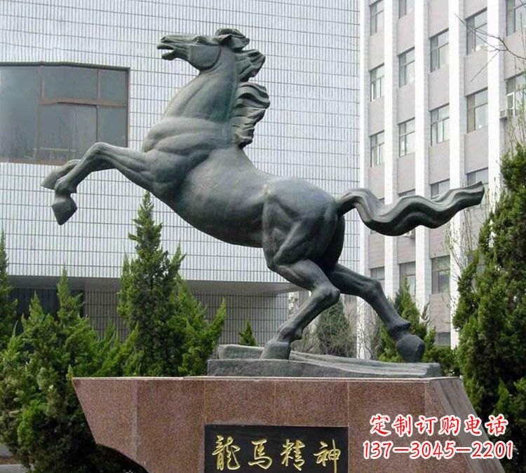聊城青铜奔马精美雕塑是钜鹰中领雕塑推出的一款…