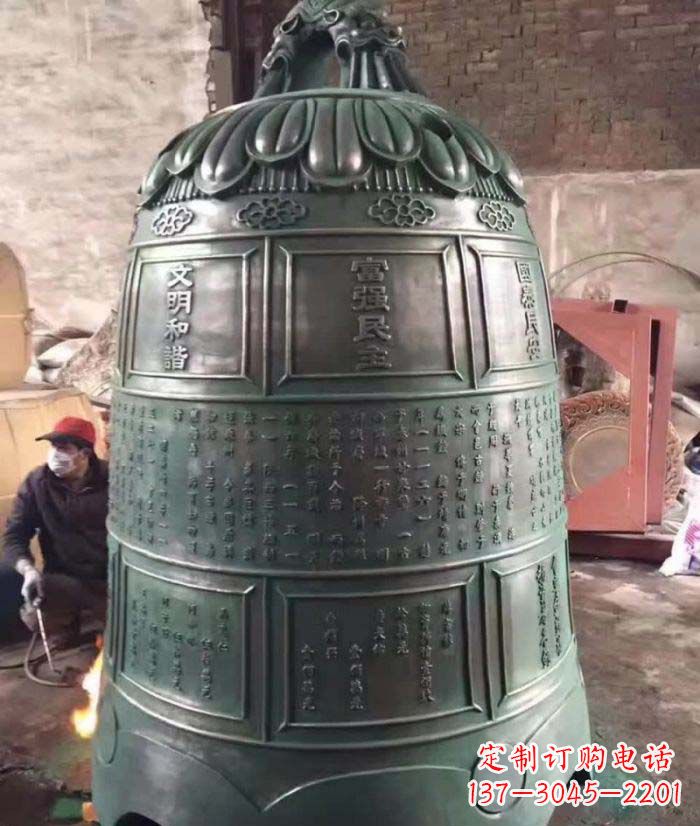 聊城古典铜钟雕塑,装点家园