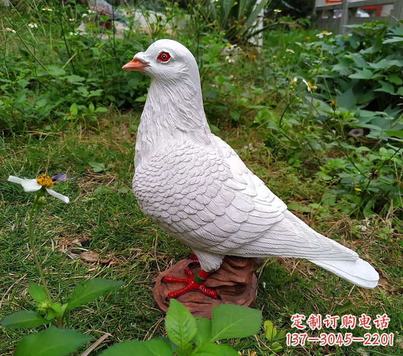 聊城为和平献芳礼:精美少女与和平鸽雕塑
