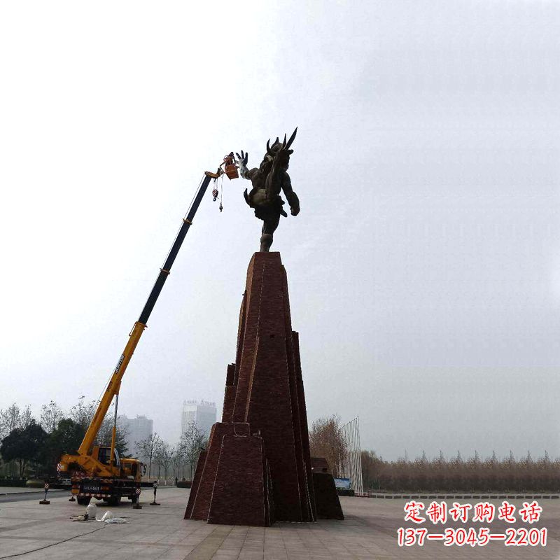 聊城神话传说中的夸父逐日雕塑