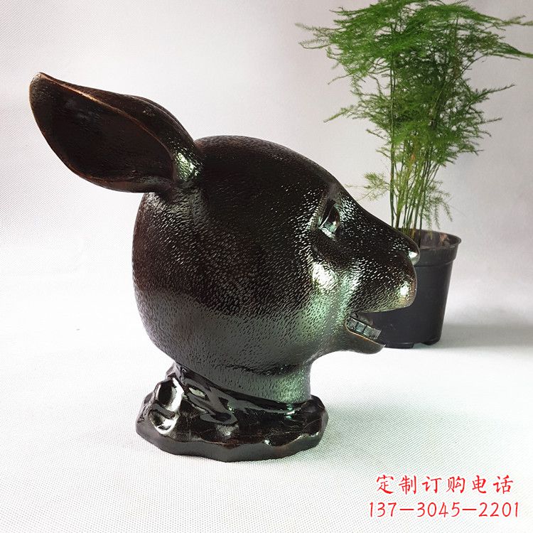 聊城表彰传统的中国生肖兔铜铸雕塑
