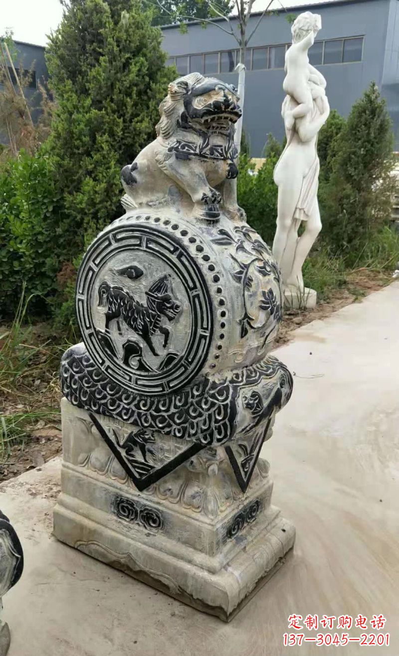 聊城狮子抱鼓石雕塑,象征力量与美感