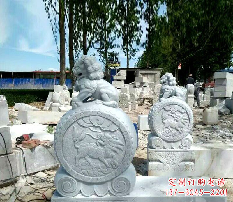 聊城狮子抱鼓石招财门墩石雕,铸就心愿