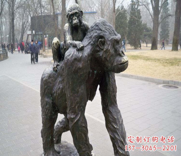 聊城多姿多彩的猩猩雕塑