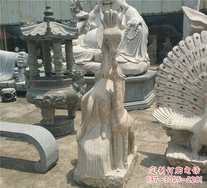 聊城高贵优雅的长颈鹿雕塑