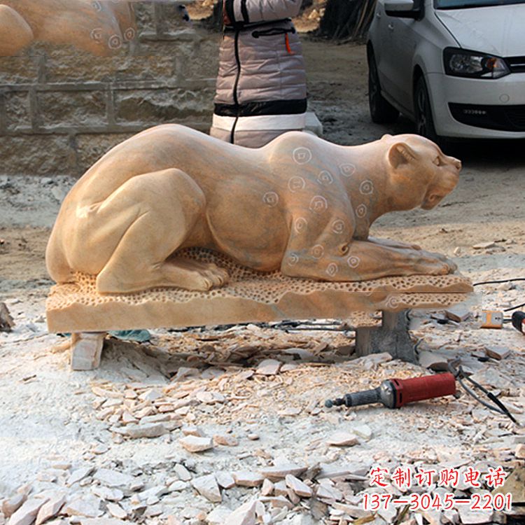 聊城中领雕塑:精美雕刻豹雕塑