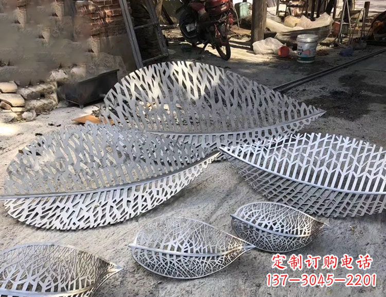 聊城树叶镂空不锈钢雕塑