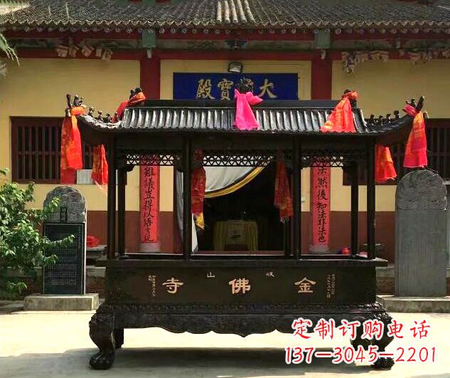 聊城双兽头三足雕花铜香炉