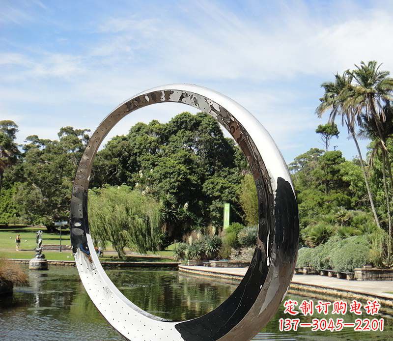 聊城水景不锈钢镜面圆环雕塑