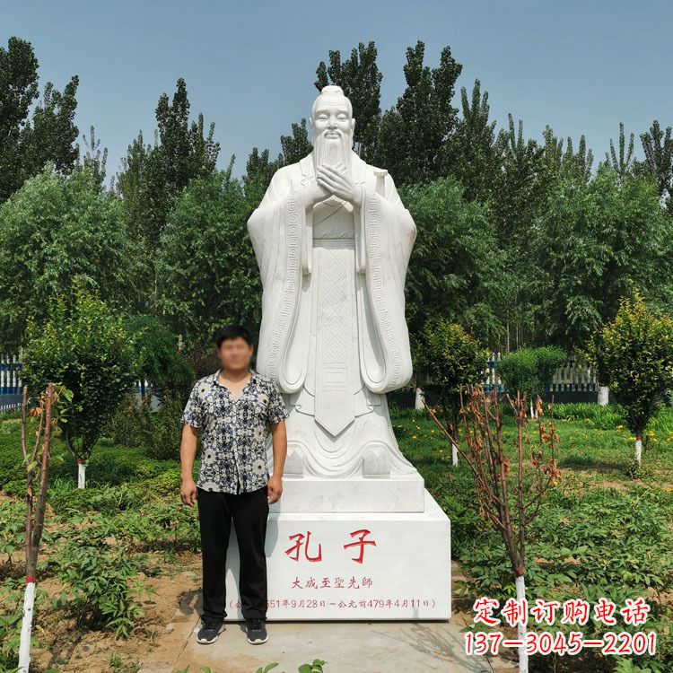 聊城寺庙孔子雕像