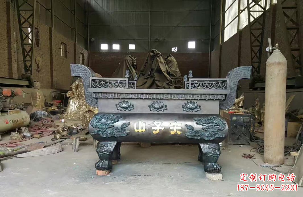 聊城寺庙香炉铜雕12
