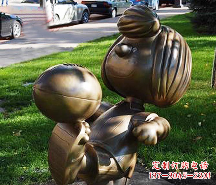 聊城踢球的小女孩铜雕