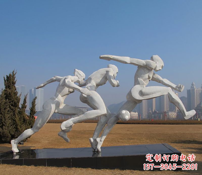 聊城踢足球不锈钢运动雕塑