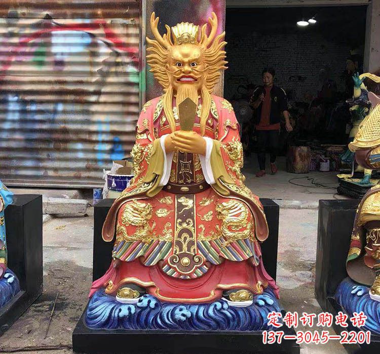 聊城铜雕彩绘坐式龙王