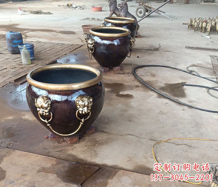 聊城铜雕故宫狮子头水缸雕塑