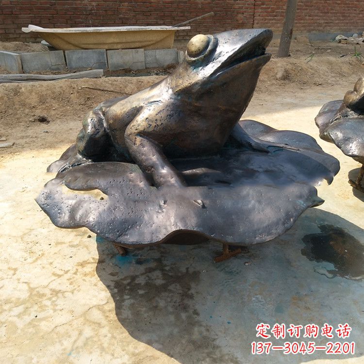 聊城铜雕青蛙喷水雕塑